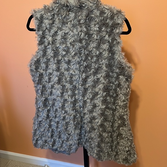 Live a little faux fur lined vest size Large - Picture 4 of 7